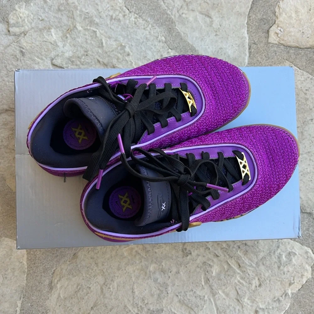 Nike LeBron XX SE (GS) Sneakers - Picture 6 of 6